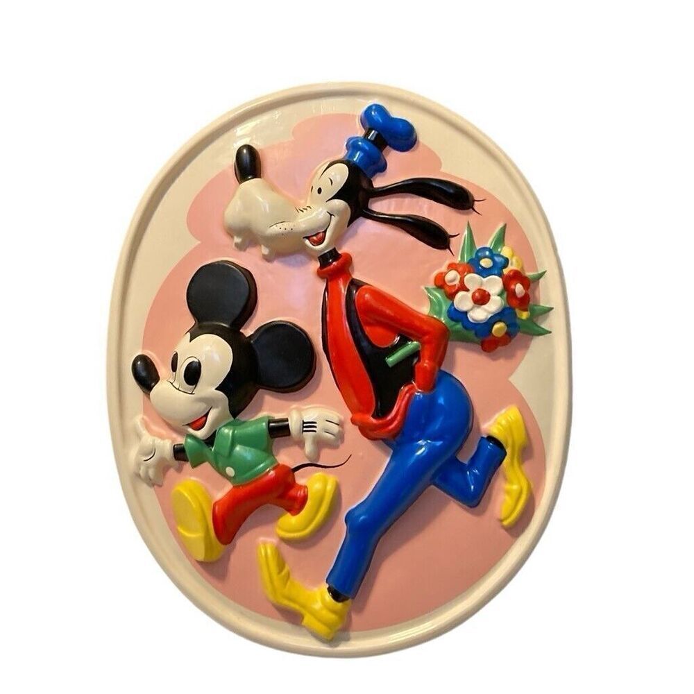 Vintage Disney Mickey Mouse Goofy 3D Vacuform Plastic Oval Wall Hanging Plaque